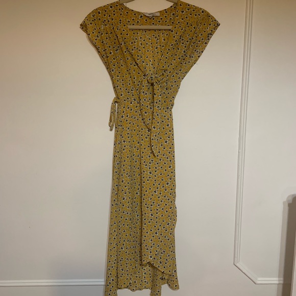 Wildfire Dresses & Skirts - ⭐️ 4 for 30$ ⭐️ Wildfire floral yellow dress